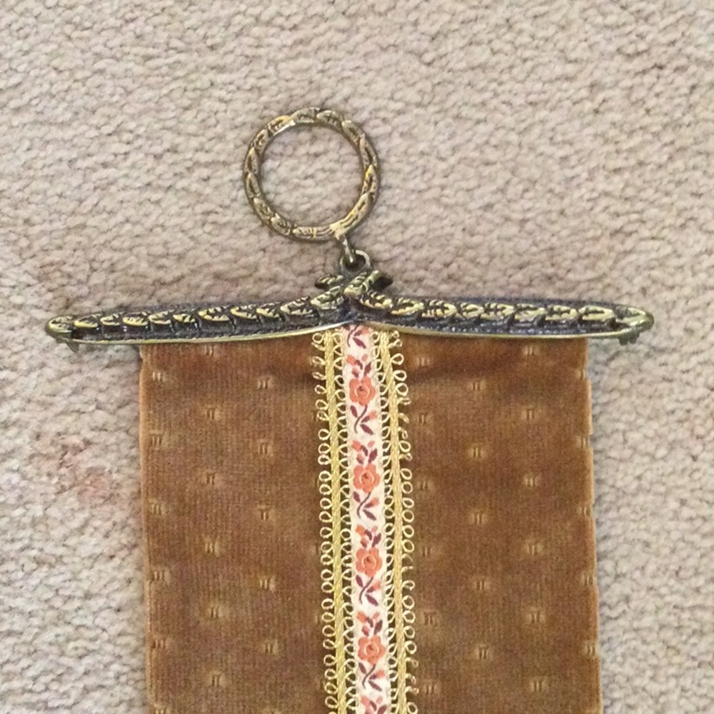 Velvet wall hanging - Picture 2 of 5